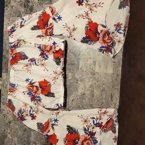Flared sleeve floral crop top